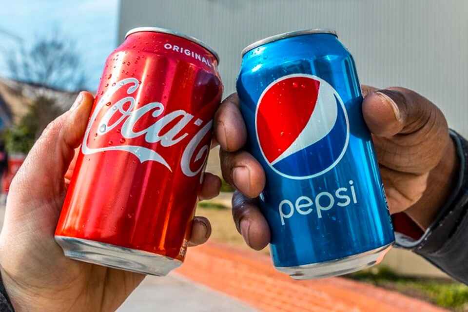 Coke and Pepsi Can Cheers